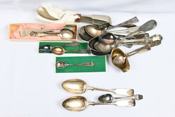 Two dining spoons and one coffee spoon in silver (813). In addition a ...