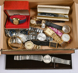 Selection of 12 wristwatches. Eg. fine men's steel Seiko "17 jewels" ...