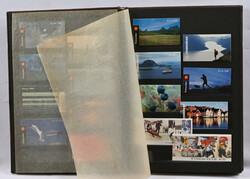 1980s onwards 70 different MNH ** booklets in a stockbook, F. ca. ...