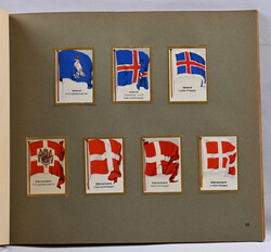 Two collectible picture albums: “Fahnen- und Standarten-Träger” ...