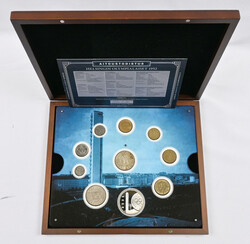 1951 and 1952 Olympics 500 markka in Moneta's fine Olympic assortment