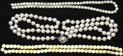 550.30: Schmuck, Ketten / Colliers / Anhänger