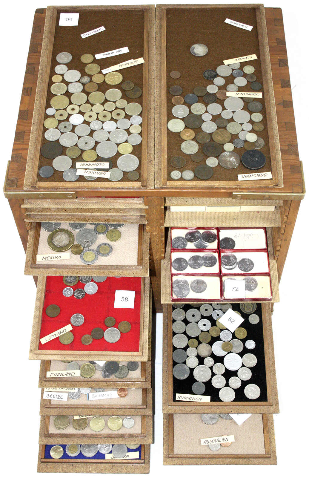 Alter M nzschrank Mit ber 3000 M nzen Aus Aller Welt Barnebys alter-m-nzschrank-mit-ber-3000-m-nzen-aus-aller-welt-barnebys