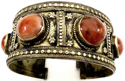 550.70: Jewelry, Lots