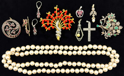 550.70: Jewelry, Lots