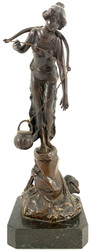 Bronzefigur auf Marmorplinte "Die Wasserträgerin", von Victor ...