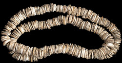Togo: Quarzscheibengeldkette, Länge 58 cm.