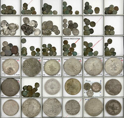 Bebatablett mit ca. 220 meist Silbermünzen, von den frühen Akces ...