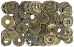 Ca. 70 annamesische Imitationen chines. Cashmünzen der Qing-Dynastie ...