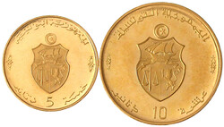 2 Stück: 5 und 10 Dinars 1979 mit arabischer Legende. 9,41 g. und 18 ...