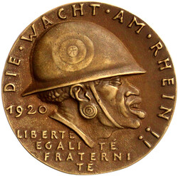 Bronzegussmedaille 1920. Die Schwarze Schande. 57 mm. vorzüglich