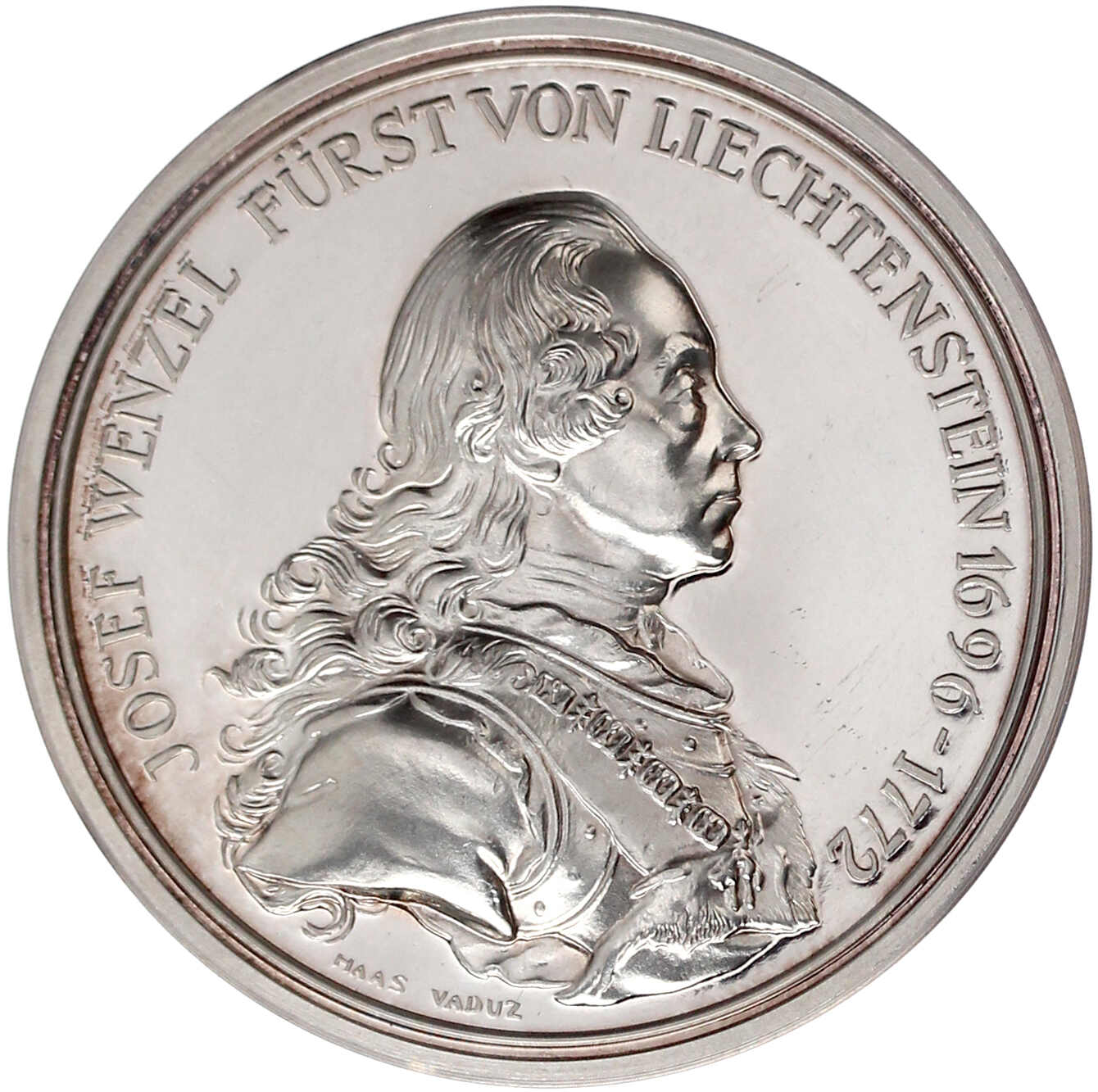 Silbermedaille 1972 von Haas in Vaduz. Monarchenbüste mit ...