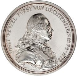 Silbermedaille 1972 von Haas in Vaduz. Monarchenbüste mit ...