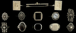 Kl. Karton mit meist Silberschmuck. Ringe, Armbänder, Armreifen, etc ...