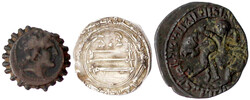 3 Münzen: Serratus-Bronze der Seleukiden, AE Dirham der Artukiden ...