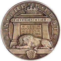 Silbermedaille 1912 v. Lauer, a.s. Tod. Brb. l./Löwe liegt trauernd ...