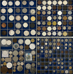 Kleiner Beba-Kasten mit ca. 425 Münzen aus aller Welt von alt (ab ...