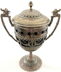 Deckelpokal Silber 830/1000, um 1900. Mit rotem Glaseinsatz. ...