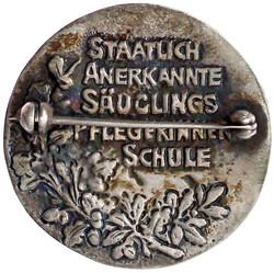 Silberbrosche o.J. Staatlich anerkannte Säuglings-Pflegerinnenschule ...