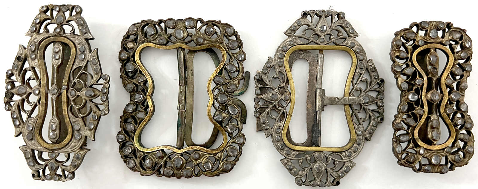 4 Kraton-Gürtelschnallen (2 Paare) aus Yagyakarta, Messing ...