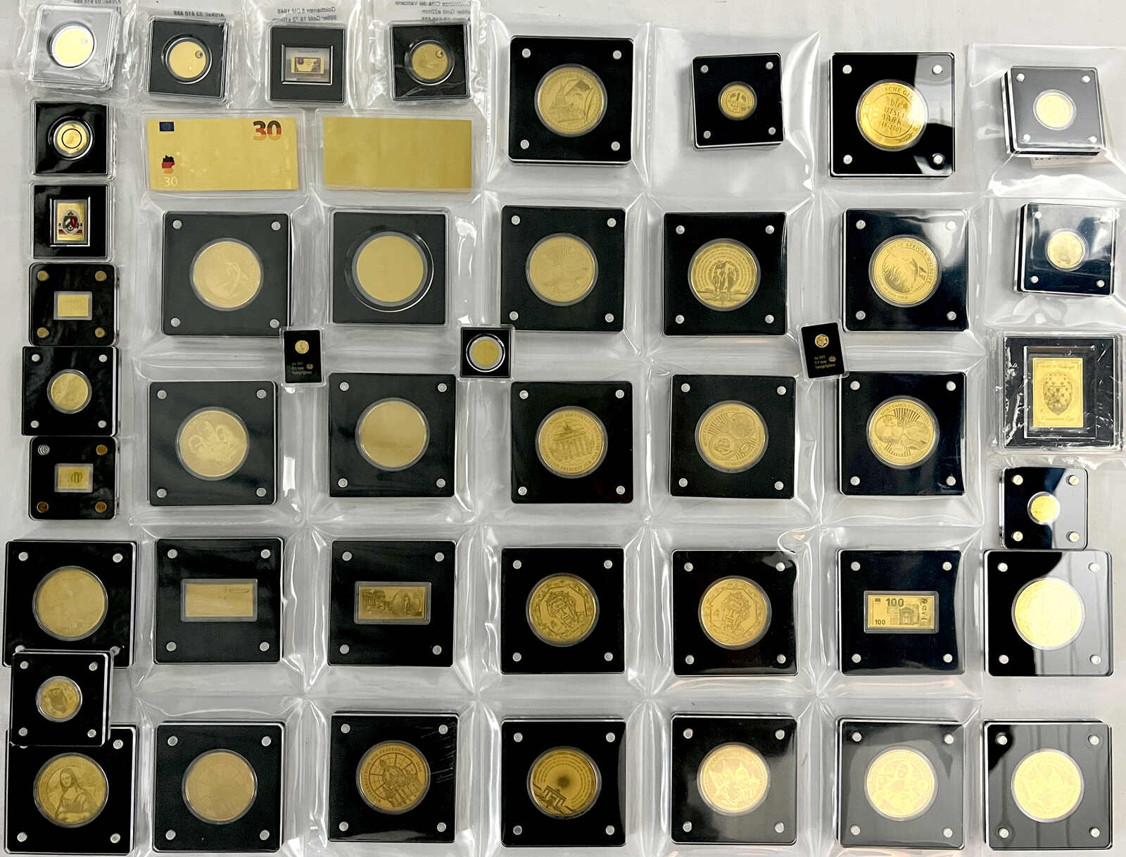 10 Kartons mit meist modernen Material aus aller Welt. Lose, in ...