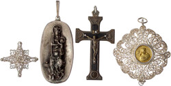 4 religiöse Anhänger: filigranes Hohlmedaillon Madonna mit Kind und ...