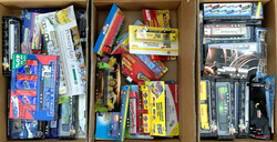 LKW-und Auto-Werbemodelle. 3 Kartons mit ca. 70 Stück. Meistens ...