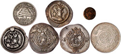 7 Münzen: 4 Drachmen der Sassaniden, dazu ein röm. Follis und 2 ...