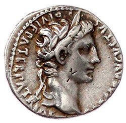 Denar 2/14, Lugdunum. Belorb. Kopf r./Gaius und Lucius Caesar mit ...