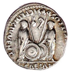 Denar 2/14, Lugdunum. Belorb. Kopf r./Gaius und Lucius Caesar mit ...