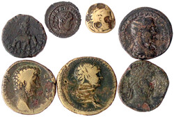 7 Bronzemünzen: Makedonien, Kuschans, Römer: Sesterzen Trajan, ...