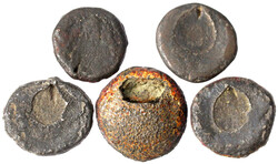 5 X Tok money Unit o.J. (1615/1880). Geringhaltige Silberscheibe mit ...