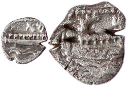 2 Silbermünzen: 1/3 und 1/16 Shekel um 380/350 v. Chr. Kopf des ...