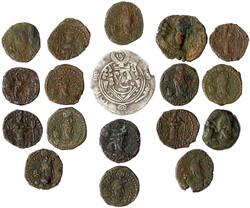 18 Münzen: 17 Klein-AE der Sassaniden, Tabaristan Silber Hemidrachme ...