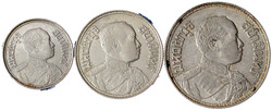 3 Silbermünzen: Salung (1/4 Baht), 2 Salung (1/2 Baht) und Baht. ...
