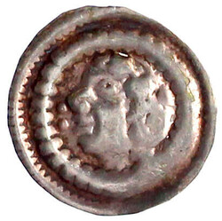 Brakteat o.J.(vor 1241). Lockiger Kopf l. im Wulstreif, links zwei ...