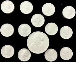 26 diverse Medaillen des 19. und 20. Jh. Viel Porzellan, Luther, etc. ...