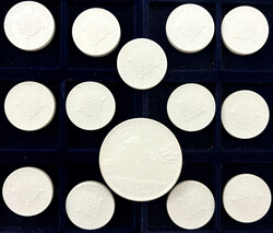 26 diverse Medaillen des 19. und 20. Jh. Viel Porzellan, Luther, etc. ...