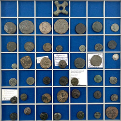 43 antike Münzen (meist Bronze, 3 X Silber). Kelten Rouelle, ...