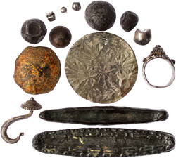 32 Stück: Kauris, Tok Money, Blumengeld, Eisenkugelgeld, ...