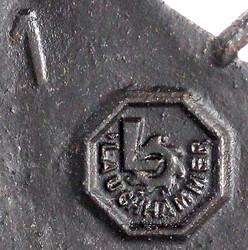 Karton mit 29 durchbrochen gearbeiteten Eisengußplaketten der ...