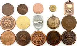 26 Medaillen zum Thema Volkswagen und Wolfsburg. Darunter 3 Exemplare ...