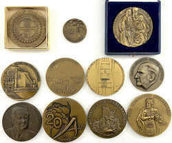 11 meist großformatige Bronzemedaillen der 1970er bis 1990er Jahre. ...