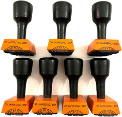 Schachtel mit rund 50 Gummistempeln aus dem ehemaligen Sieger-Lager ...