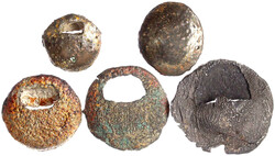 5 X Tok money Unit o.J. (1615/1880). Geringhaltige Silberscheibe mit ...