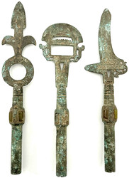 3 frühe Bronzeszepter, bzw. Standartenspitzen (ggf. aufwendige ...