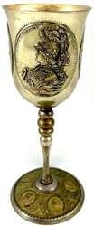 Teil-versilberter Messingpokal mit Abbildungen russischer Medaillen ...