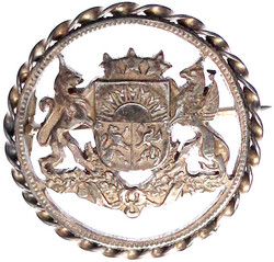 Löffel und Brosche: Silberlöffel mit 5 Lati 1929 und verziertem ...