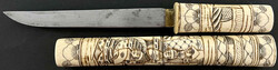 Tanto-Messer, Meiji-Periode, um 1900. Griff und Scheide aus Bein ...