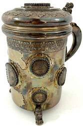 Münzhumpen, gefertigt von Rastai 1977. Mit 12 eingearbeiteten ...